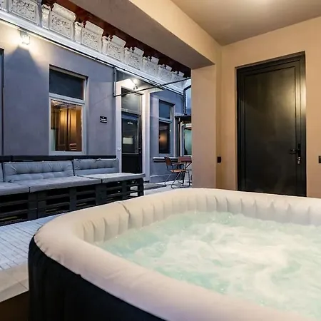 Downtown Victoriei Flat With Garden And Jacuzzi Apartment Bukarest