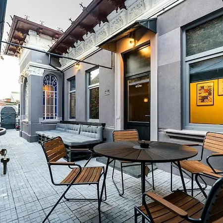 Downtown Victoriei Flat With Garden And Jacuzzi * Bucharest