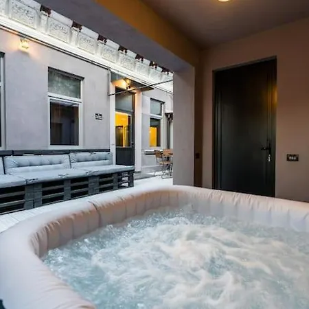 Daire Downtown Victoriei Flat With Garden And Jacuzzi *