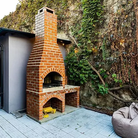 Daire Downtown Victoriei Flat With Garden And Jacuzzi