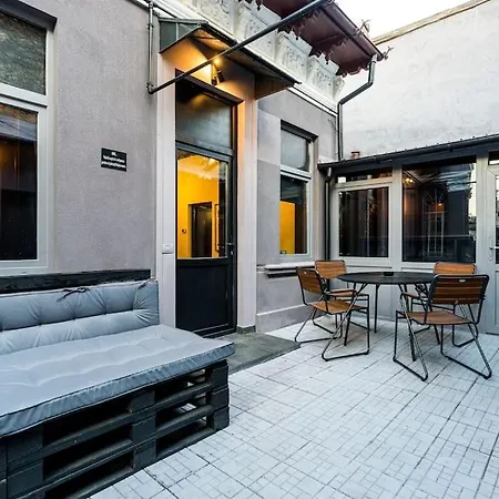 Downtown Victoriei Flat With Garden And Jacuzzi Daire